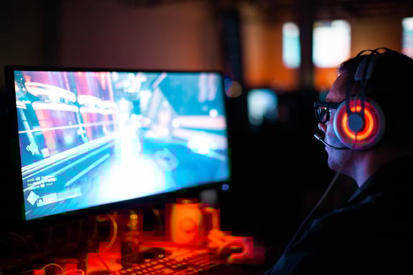 Gamer playing a video game on desktop