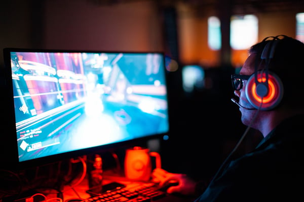 Gamer playing a video game on desktop